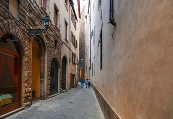 Fototapeta na wymiar narrow street in historic district of Florence