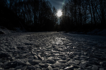 The photo can be seen from the glare of the sun and ice.