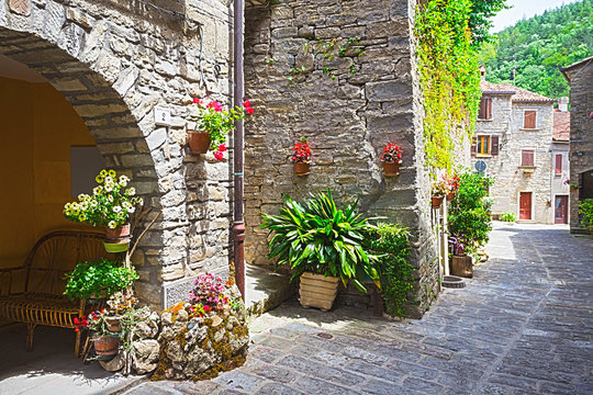 Fototapeta  Italian street in a small provincial town of Tuscan