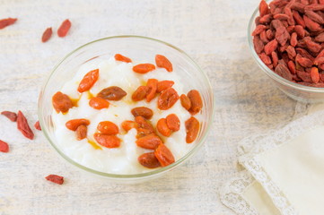 goji berries and rice dessert