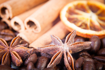 Anissterne mit Kaffeebohnen