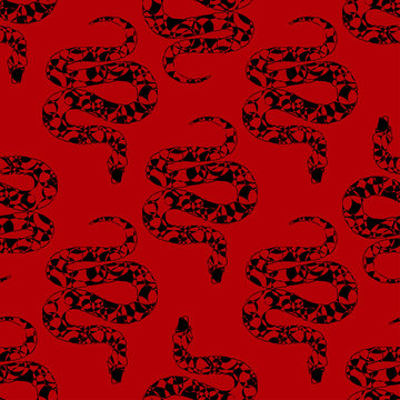 Hand drawn snakes silhouettes simless pattern
