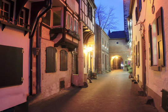 Zollfeste Zons am Niederrhein, Rheinstrasse mit Zolltor