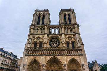 Fototapeta na wymiar Notre Dame Front in Paris, France