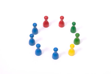 Bunte Figuren im Kreis