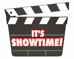 Naklejka premium Its Showtime Movie Clapper Board Start Show Movie 3d Illustratio