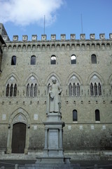 Fototapeta na wymiar Rocca Salimbeni Monte dei Paschi di Siena