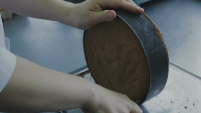 Removing cake from a form