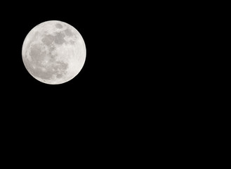 Obraz premium A full moon captured from Bangkok Thailand