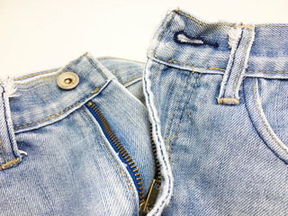 The style and fabric of the jeans style. With buttons and zipper And lack of worn jeans.