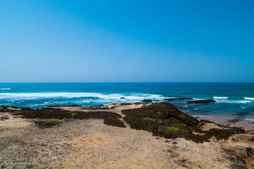 Fototapeta na wymiar Atlantic ocean and beach in Portugal