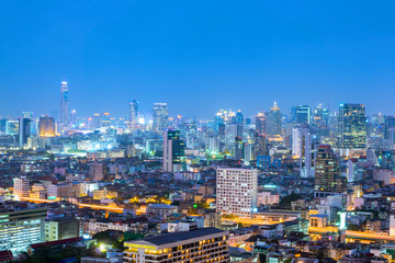 Fototapeta na wymiar Bangkok city skyline at night.
