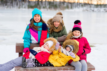 Obraz premium Group of young girls sitting at the bench