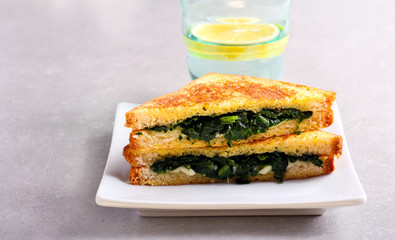 Spinach and cheese grilled sandwich
