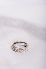 Obraz na płótnie Canvas Wedding diamond ring on white satin background