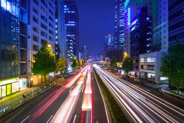 Schilderijen op glas Cityscape of Shinjuku district with traffic lights on the street of Tokyo, Japan © Patryk Kosmider