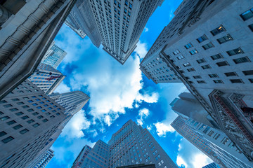 Fototapeta na wymiar New York skyscrapers vew from street level