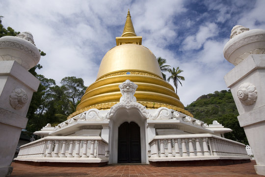 Golden Stupa - Dambulla - Sri Lanka