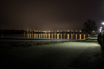 Brücke über den Rhein bei Mainz in der Nacht