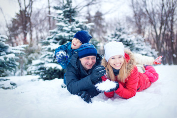 Fototapeta na wymiar Attractive family having fun in a winter park
