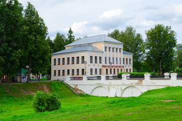 Fototapeta na wymiar Cathedral (Nikolsky) bridge and house of governor, Uglich, Russia