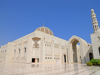 Sultan Qaboos Grand Mosque in Muscat, Oman at night