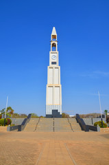 WWI and WWII war memorial tower  in Lilongwe with a statue of the first president Dr Banda - obrazy, fototapety, plakaty