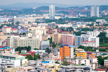 Obraz premium Downtown business building crowded in pattaya