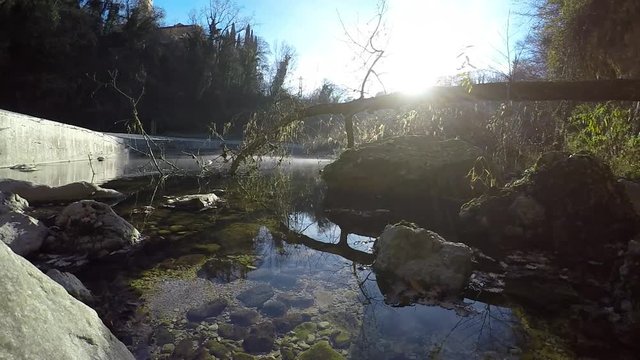 Fiume Astico, movimento d'acqua in autunno 