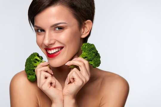 Diet. Beautiful Smiling Woman Holding Organic Green Broccoli