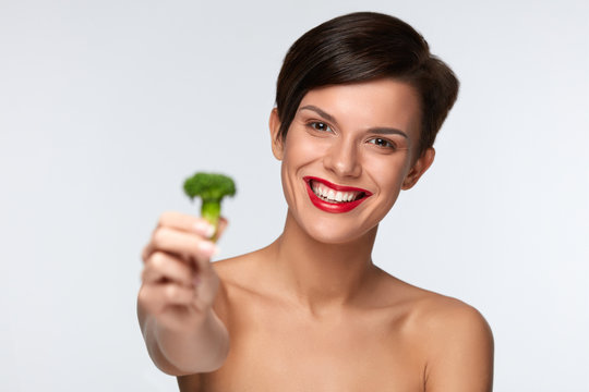 Healthy Foods. Beautiful Woman Holding Organic Green Broccoli