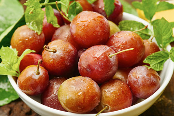 Plums in bowl