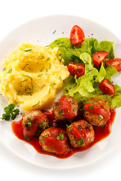 Broiled meatballs, puree and vegetables