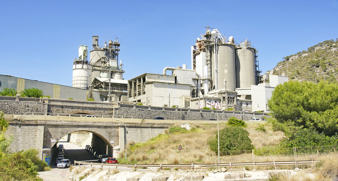 F&aacute;brica de cementos en Vallcarca, El Garraf, Barcelona