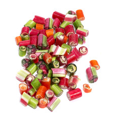 Леденцовая карамель на белом фоне крупным планом
