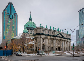 Obraz premium Mary Queen of the World Cathedral on snow - Montreal, Quebec, Canada