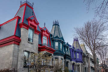 Obraz premium Colorful Victorian Houses in Square Saint Louis - Montreal, Quebec, Canada
