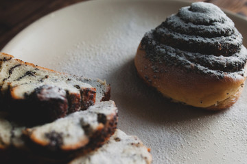 bun with poppy seeds