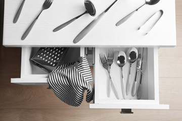 Chest of drawers with cutlery set, top view