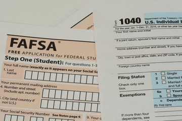 US IRS Form 1040 and FAFSA application