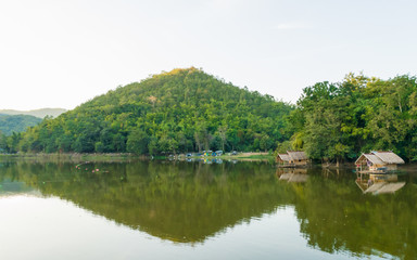 Fototapeta na wymiar Reflect on lake