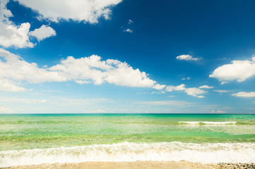 Fototapeta na wymiar Beautiful beach and blue sky with clouds.