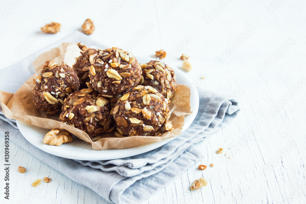 Poster energy granola bites