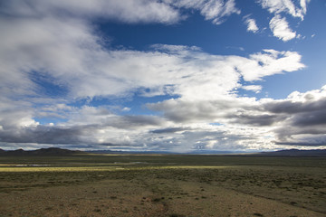 Fototapeta na wymiar Die Weite des mongolischen Graslandes