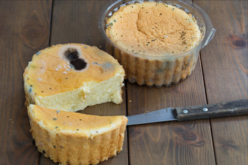 Still life image of Rot Vanilla cake