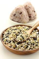 雑穀とおにぎり