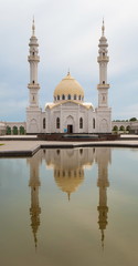 Fototapeta na wymiar White Mosque in the ancient city of Bolgar Tatarstan