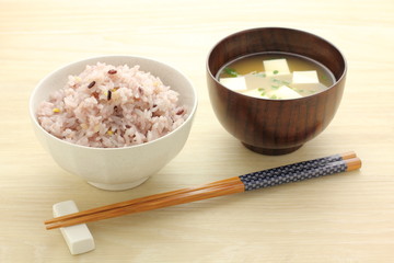 雑穀ご飯とみそ汁