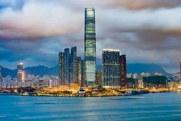 Rolgordijnen Hong Kong, China Stadsgezicht van Kowloon van over Victoria Harbor. © SeanPavonePhoto