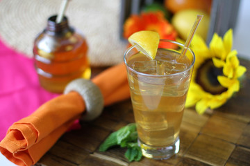Iced Tea with Honey and Lemon
